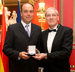 Entrega de la Medalla de Oro